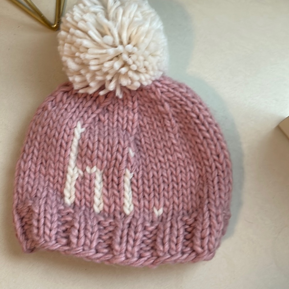 Spearmint love “hi” announcement hat